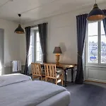 Hotel &